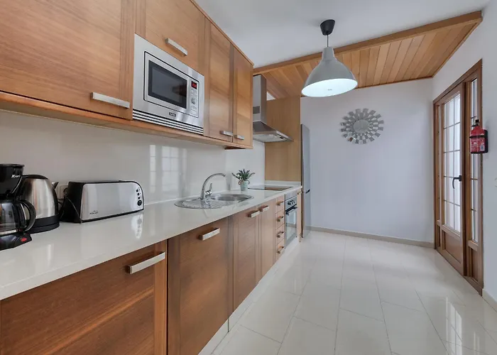 Flavia - Pool, Bbq And Game Villa