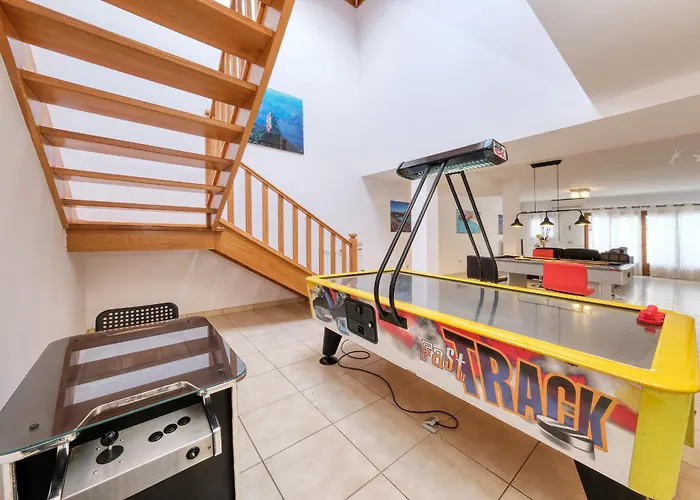 Flavia - Pool, Bbq And Game